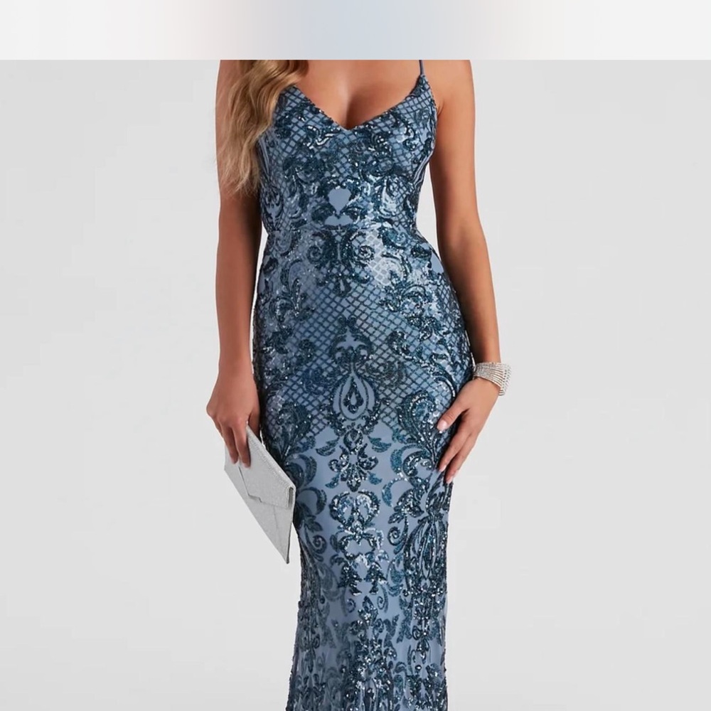 Elegant Blue Lace Evening Gown